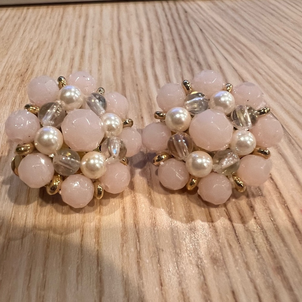 Vintage Pink Glass Bead Pearl Cluster Clip On Earrings Gold Floral Statement - Picture 5 of 10